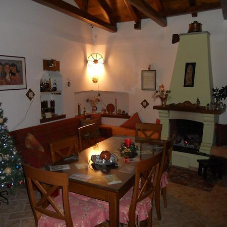 Sarafis Guesthouse Agios Lavrentios المظهر الخارجي الصورة